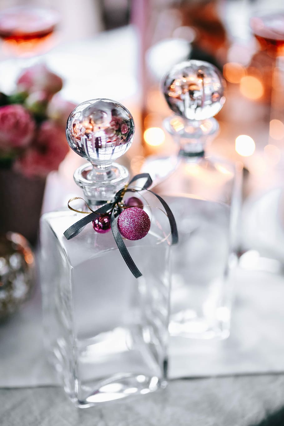 Christmas table decorations, table set, pink, holiday, glamour HD wallpaper