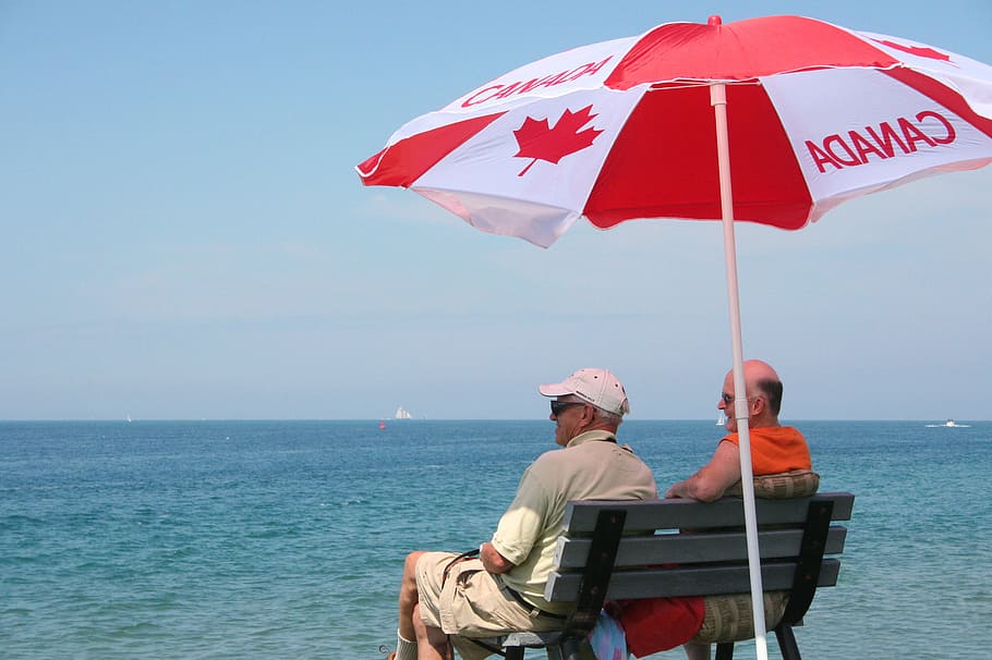 men, beach, sitting, vacation, old, relax, relaxing, enjoy HD wallpaper