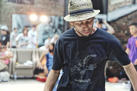 selective focus photography of man wearing bucket hat looking below his shirt HD wallpaper
