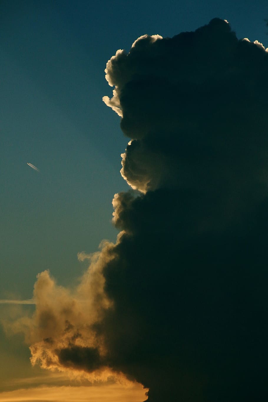 thundercloud, back light, threatening, gloomy, dark, clouds HD wallpaper