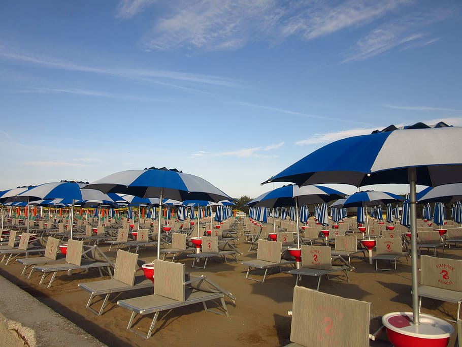 Parasols, Sun Loungers, Sand, Beach, Sea, holiday, deck chair, HD wallpaper