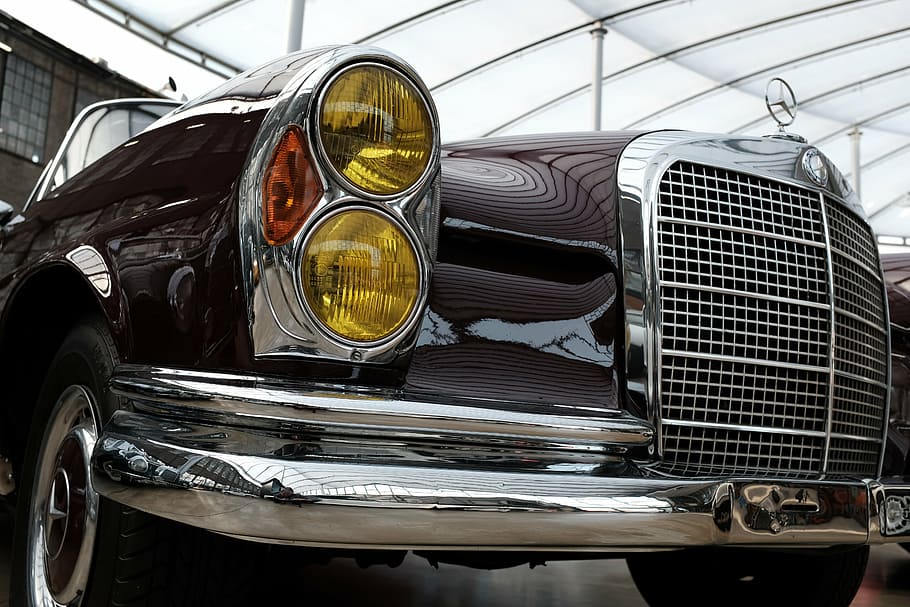 close-up photography of classic brown Mercedes-Benz car, oldtimer