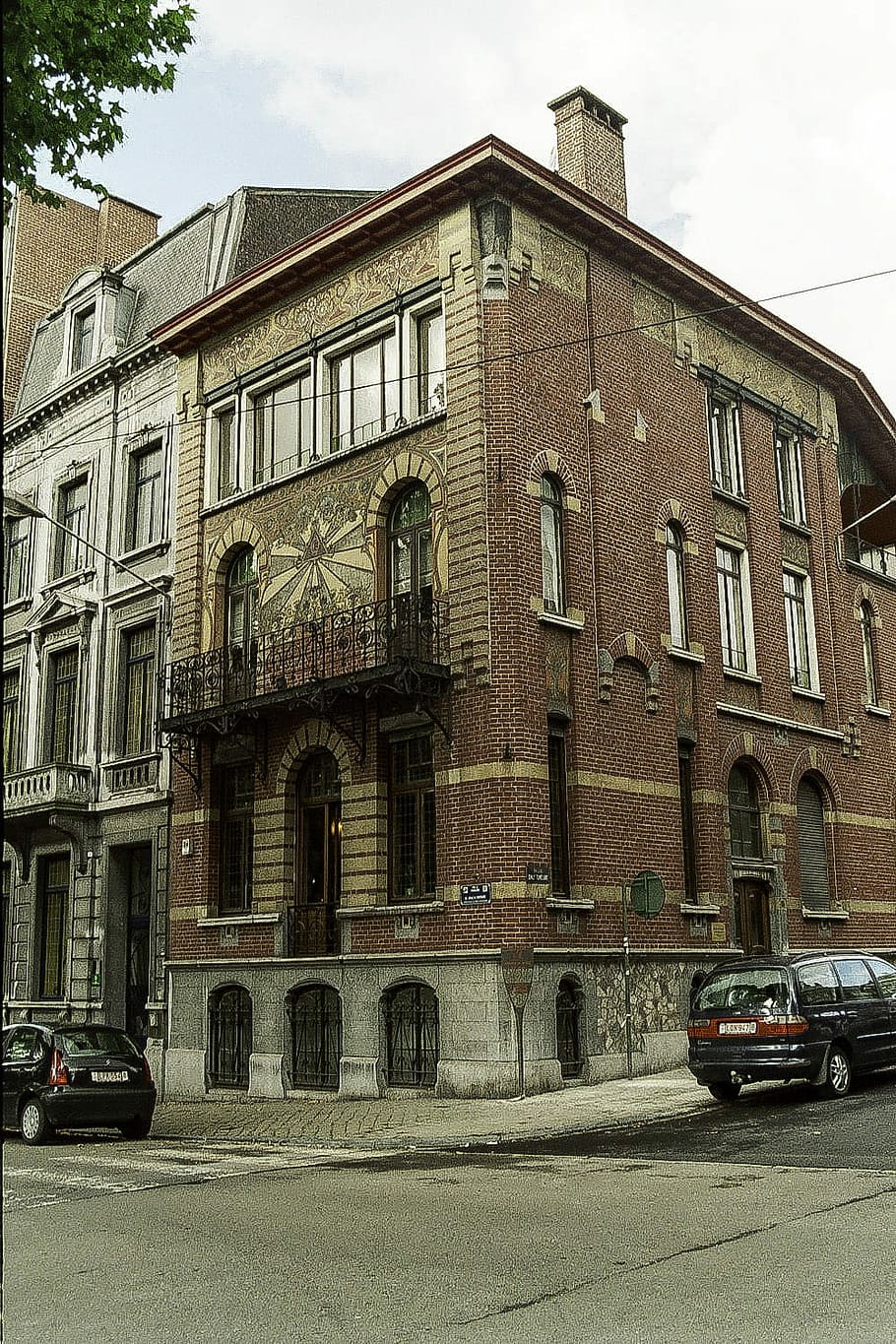 Charleroi Maison dorée in Belgium, building, photo, public domain