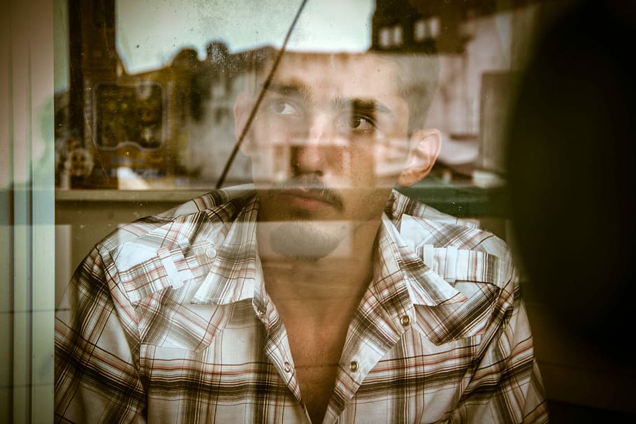 Glances, man staring on windowpane, male, reflection, shirt, one person HD wallpaper