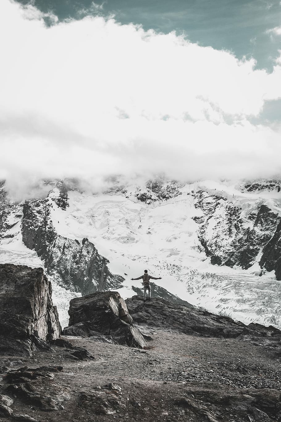 man standing on rock near sea at daytime, man standing on mountain HD wallpaper