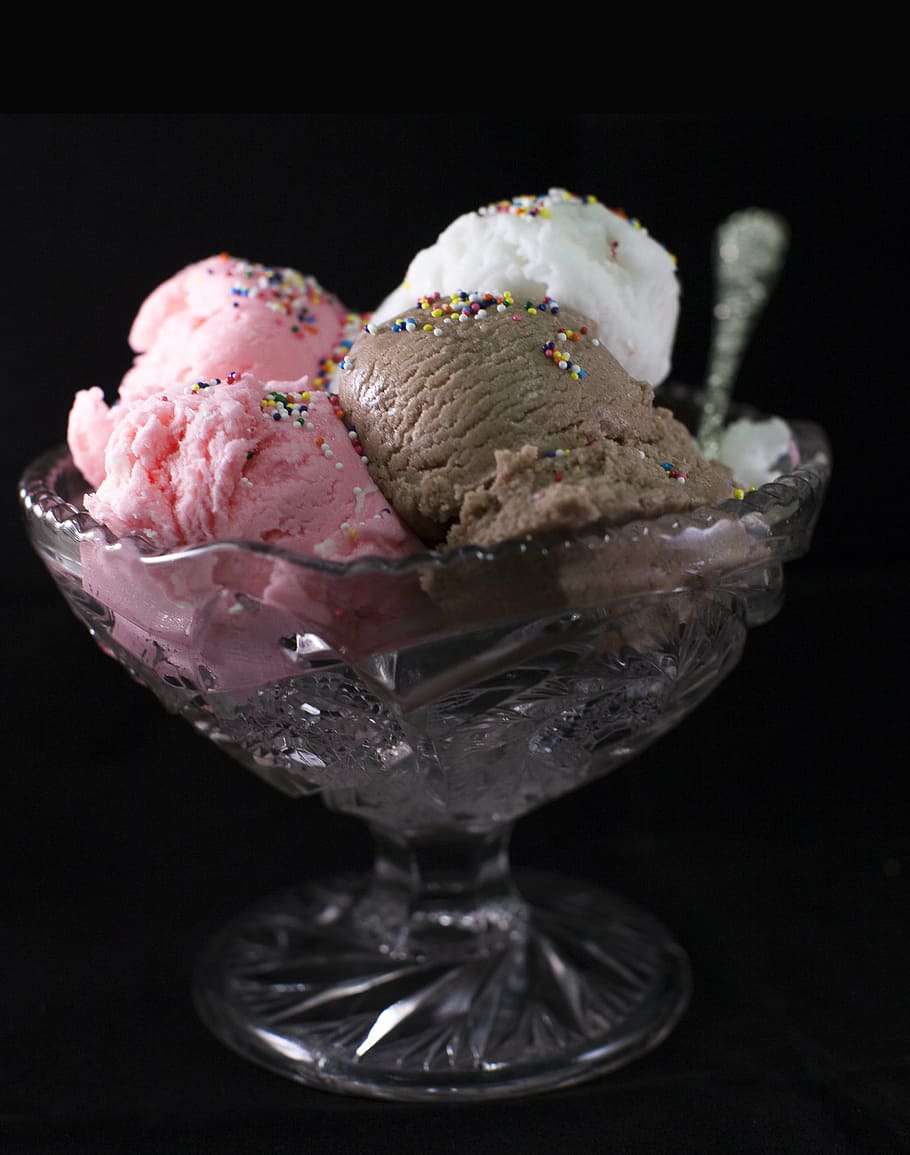 ice cream on glass bowl, dessert, chocolate, strawberry, cold, HD wallpaper