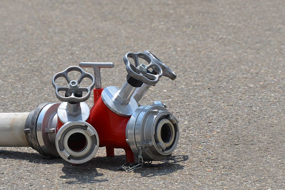 red and gray fire hose nozzle on gray concrete surface, water HD wallpaper