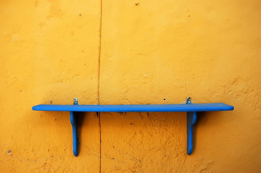 focus photography of blue wooden floating shelf, blue wooden wall mounted rack HD wallpaper