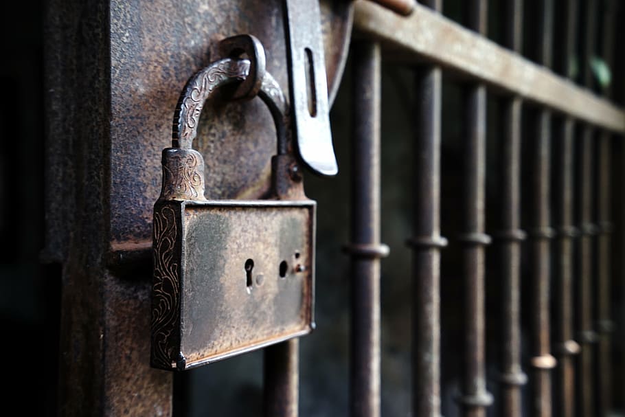 gray steel padlock, rust, gate, old, rusted, metal, safety HD wallpaper