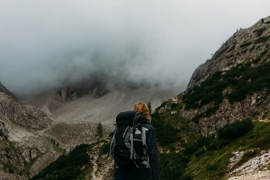 person standing in front of gray mountains, person standing on gray and green mountain HD wallpaper