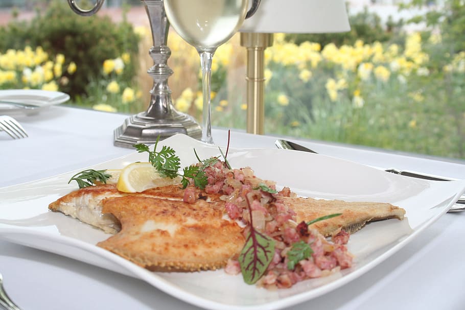 Plaice, Plate, Restaurant, Eat, gastronomy, cover, table, delicious HD wallpaper