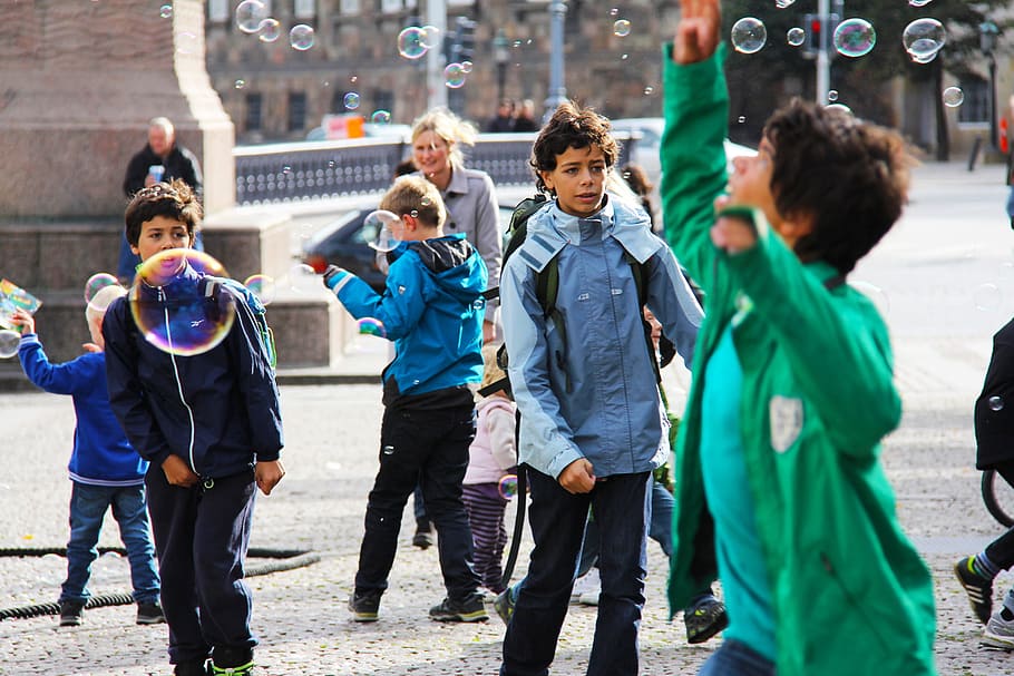 group of boy standing on park, soap-bubbles, soap bubbles, city HD wallpaper
