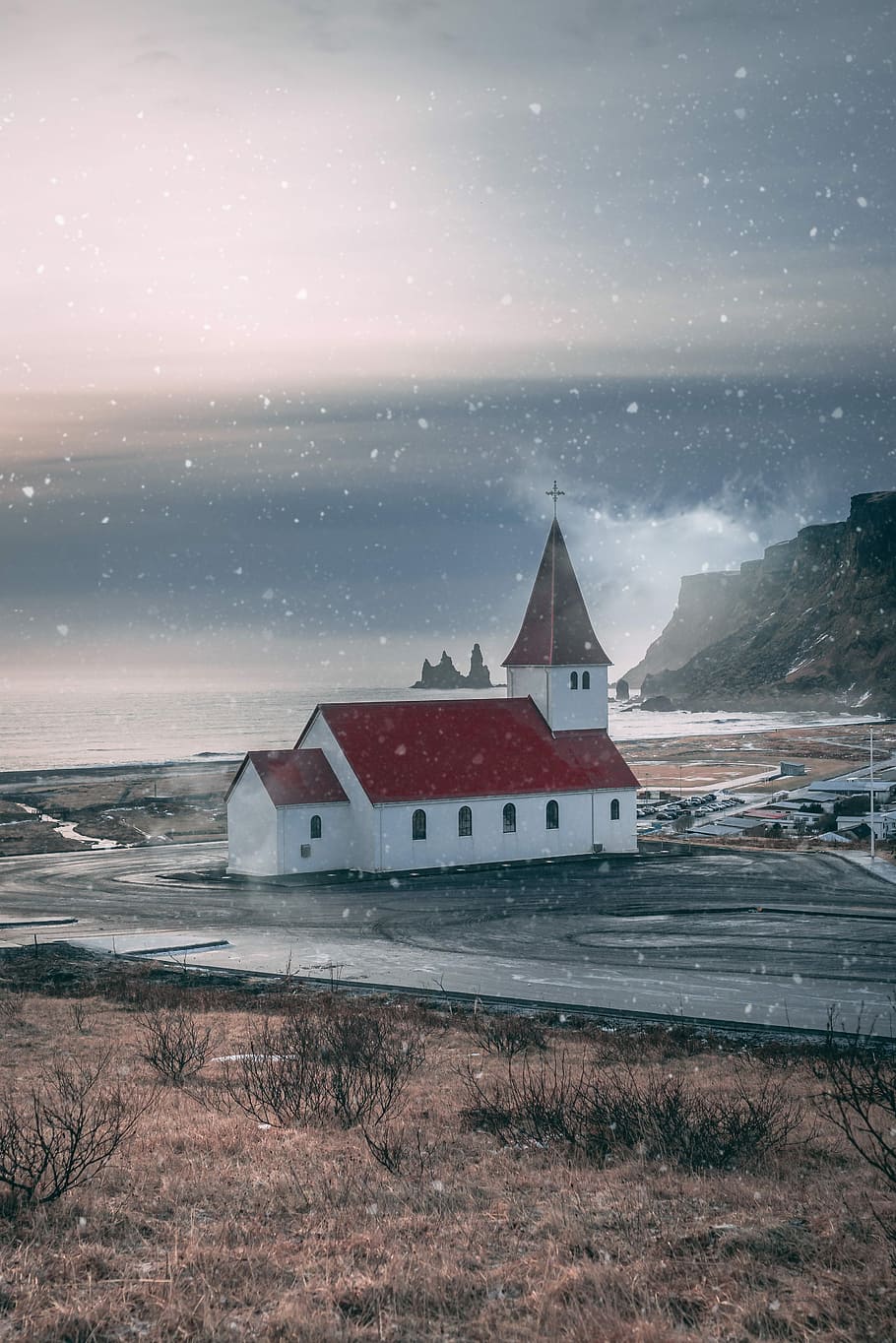 Vík Winter, red and white cathedral near body of water, chapel HD wallpaper