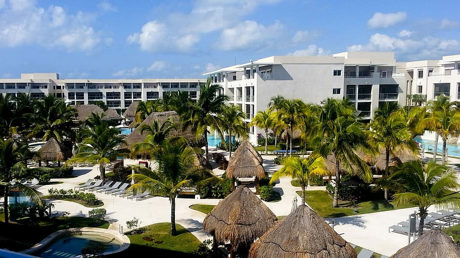 Resort and trees in Cancun, Quintana Roo, Mexico, photos, hotel