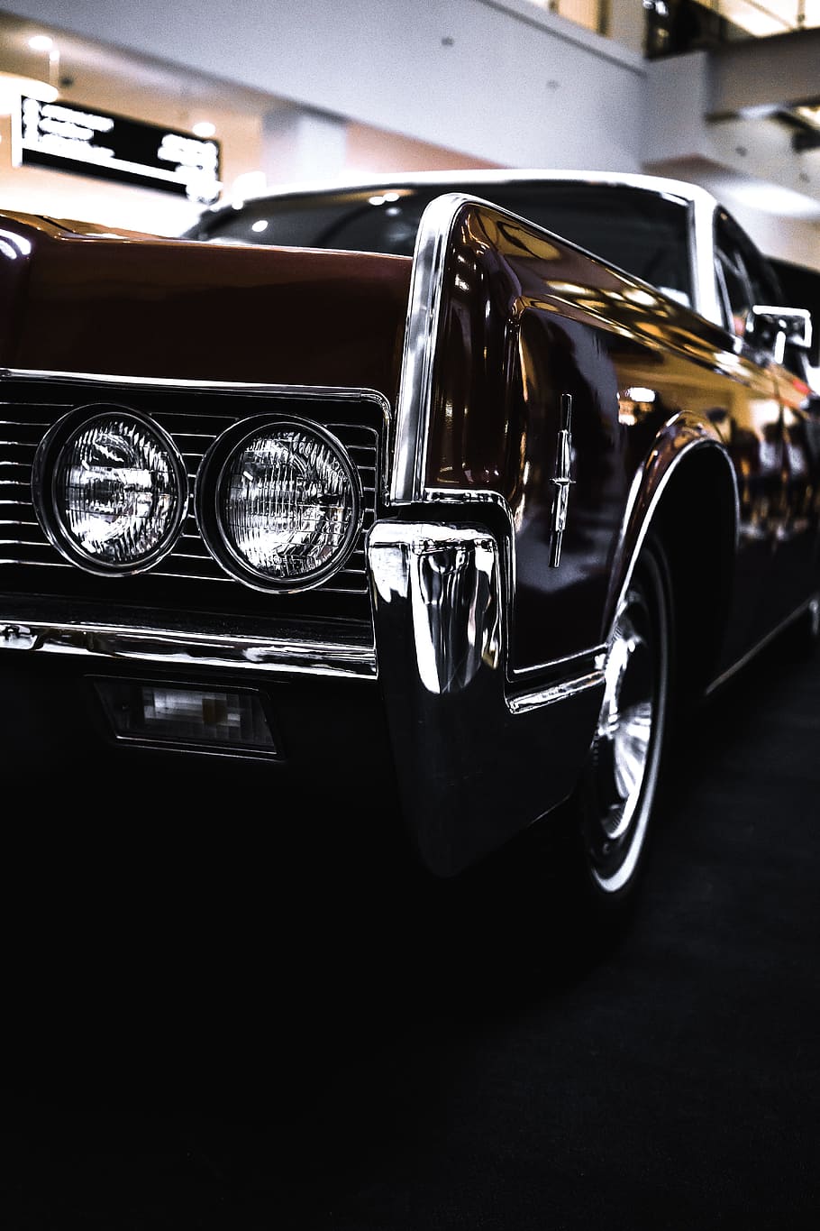 black car macro shot, focus photo of classic black Lincoln vehicle