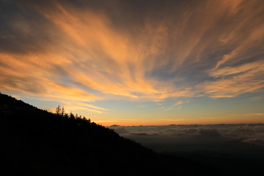 aerial photography of mountain range under golden hour, panoramic photography of sunset HD wallpaper