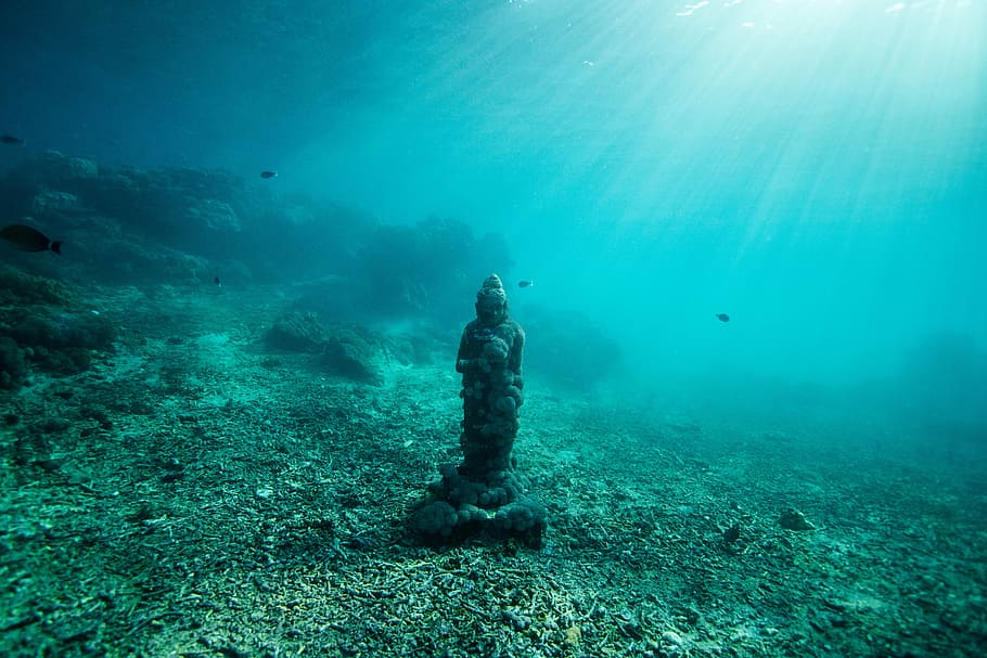 statue under ocean water, statue on seabed under water, underwater