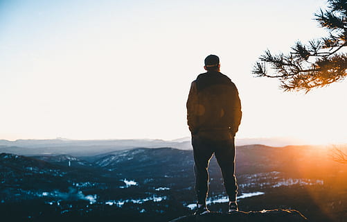 man standing on cliff mountains overview, untitled, man in black HD wallpaper