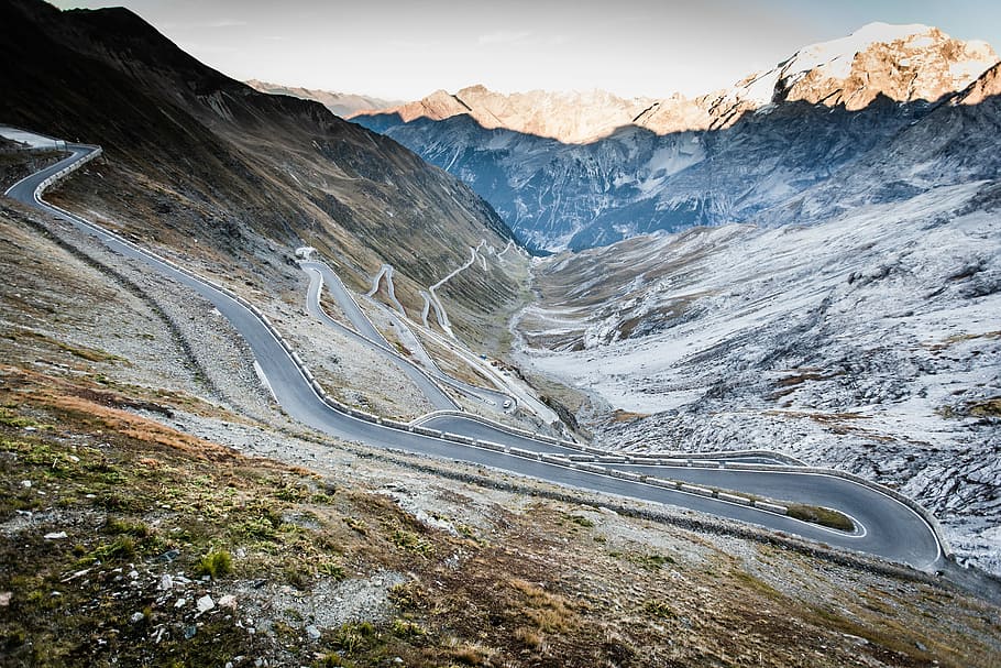 gray asphalt road on mountain, landscape photo of mountains, mountain range HD wallpaper