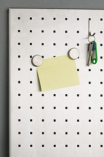 postit, sticky note, yellow, key, reminder, memory, time, message HD wallpaper