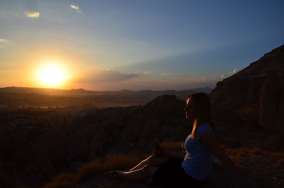 woman sitting on cliff at sunrise, Kapadokya, Landscape, sunrises, HD wallpaper