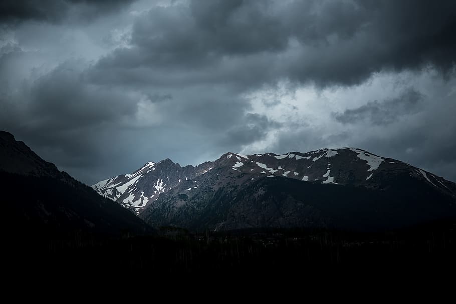 white and black mountain under the cloudy sky during daytime, mountain under dark clouds HD wallpaper