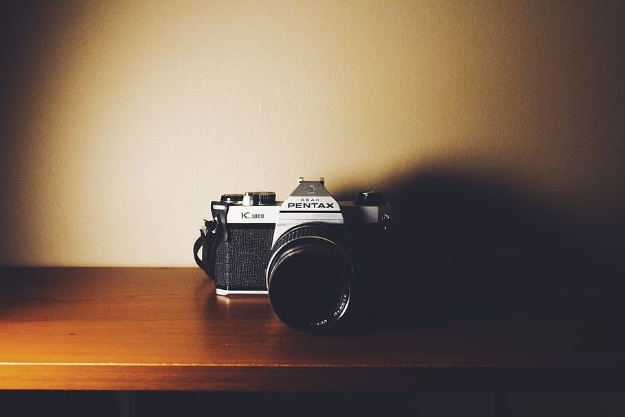 camera, classic, lens, table, vintage, indoors, technology HD wallpaper