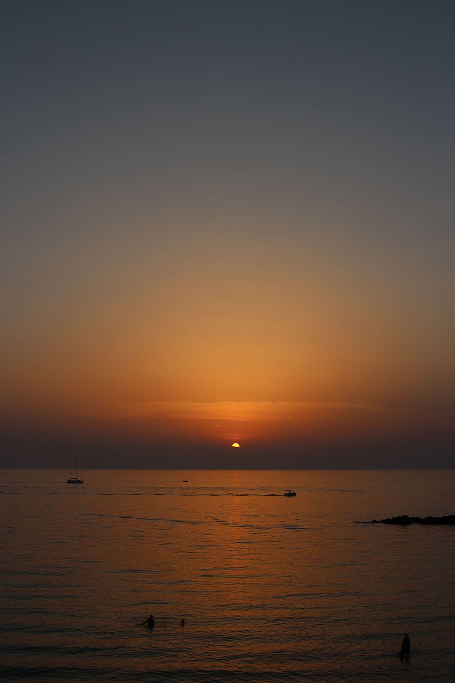sunset, sea, vertical, background, sky, orange, horizon, bathers, HD wallpaper