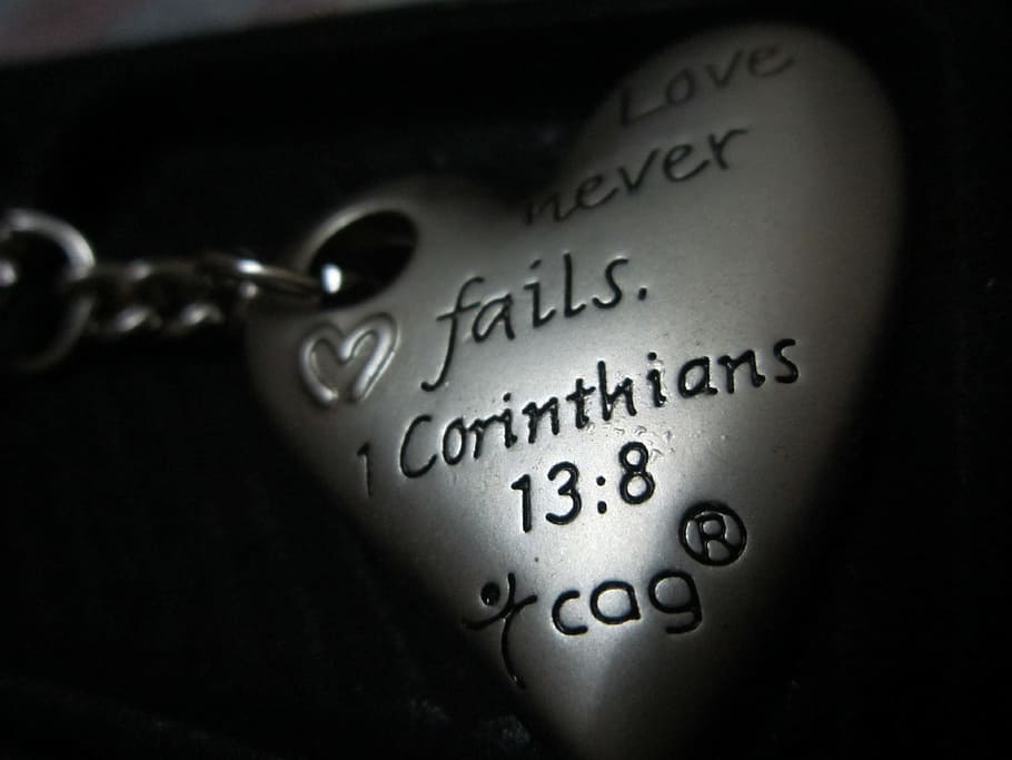 silver-colored 1 Corinthians 13:8 heart pendant, Keyring, Key Fob, HD wallpaper