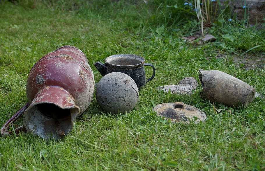 junk, find, old, iron collection, grass, plant, nature, land HD wallpaper