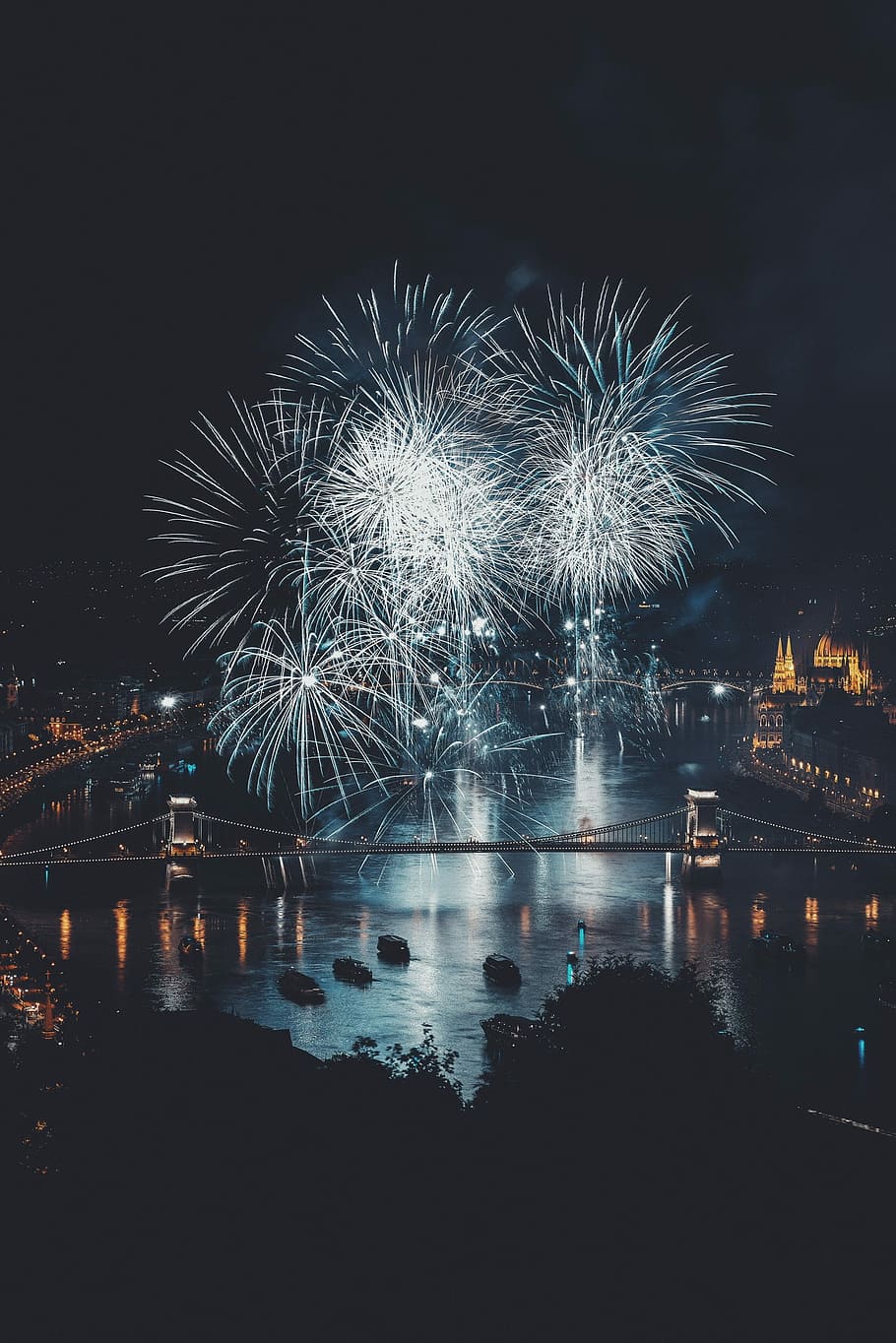 fireworks over bridge during nighttime, fireworks on sky during night time HD wallpaper