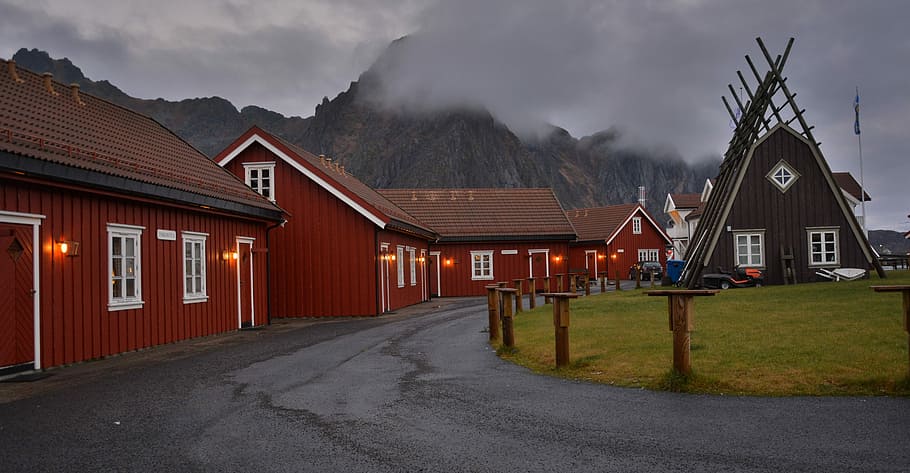 red houses undr gray sky, Dusk, Lofoten, Svolvær, Norway, svolvaer, HD wallpaper