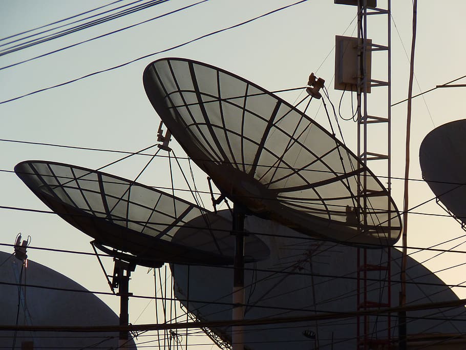 two parabolic antennas near tower, Satellite Dishes, Radio, Antenna, HD wallpaper