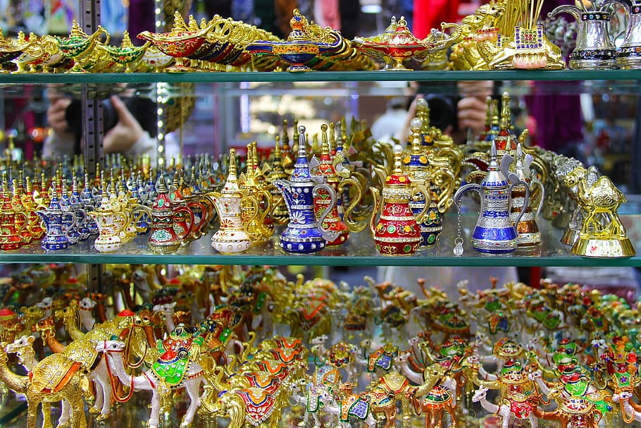 gold-colored figure collection, souvenir, spice souk, market, HD wallpaper