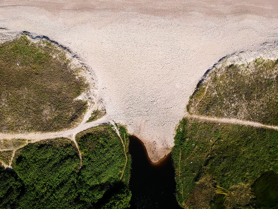 close-up photo of green and grey rock formation, aerial view of island HD wallpaper