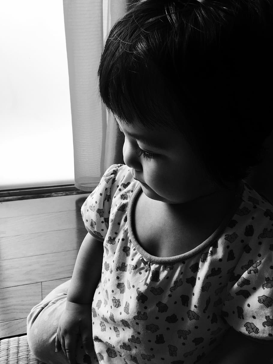 silence, black white, child, real people, childhood, indoors HD wallpaper