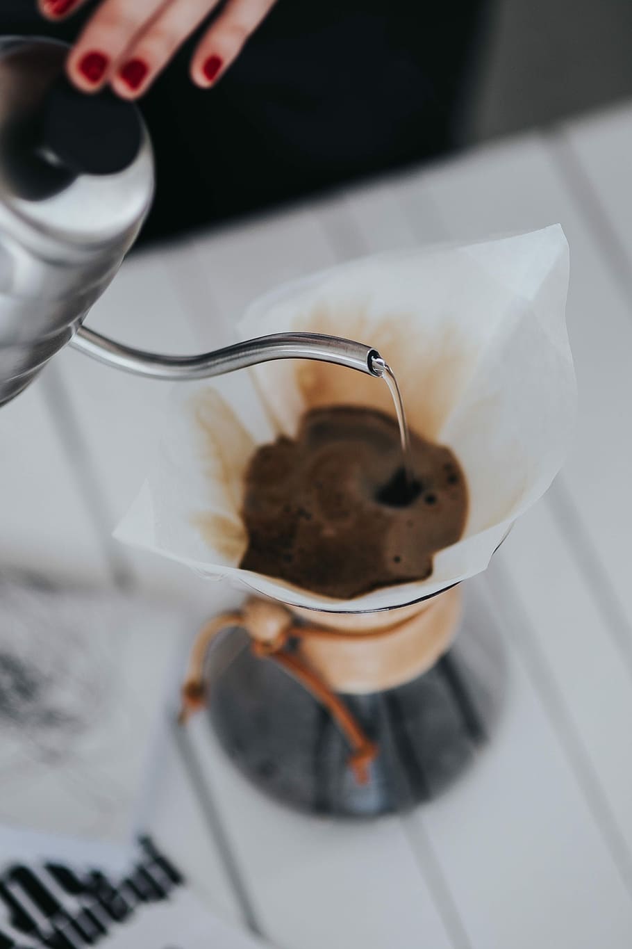 Woman pouring water in Chemex filter coffee maker, cafe, hot water HD wallpaper