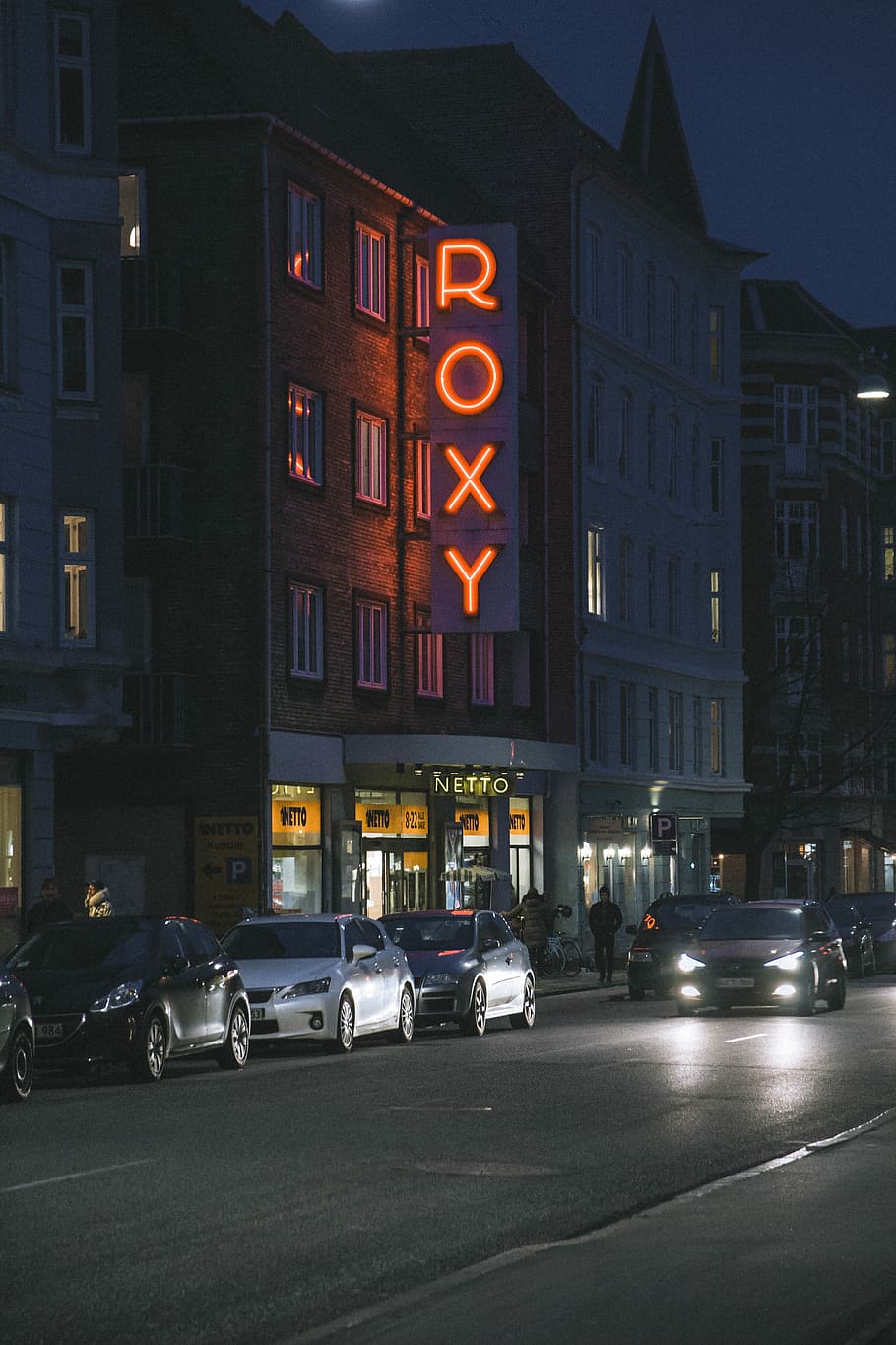 vehicles in front of Roxy establishment during nighttime, three cars park in front of Roxy building HD wallpaper