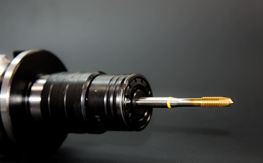 close up photo of gray and brown drill bit, taps, milling, milling machine HD wallpaper