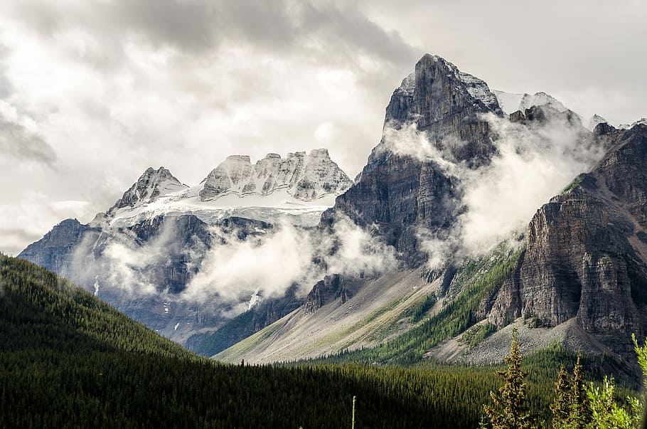 Beautiful misty mountains at Jasper National Park, Alberta, Canada, HD wallpaper