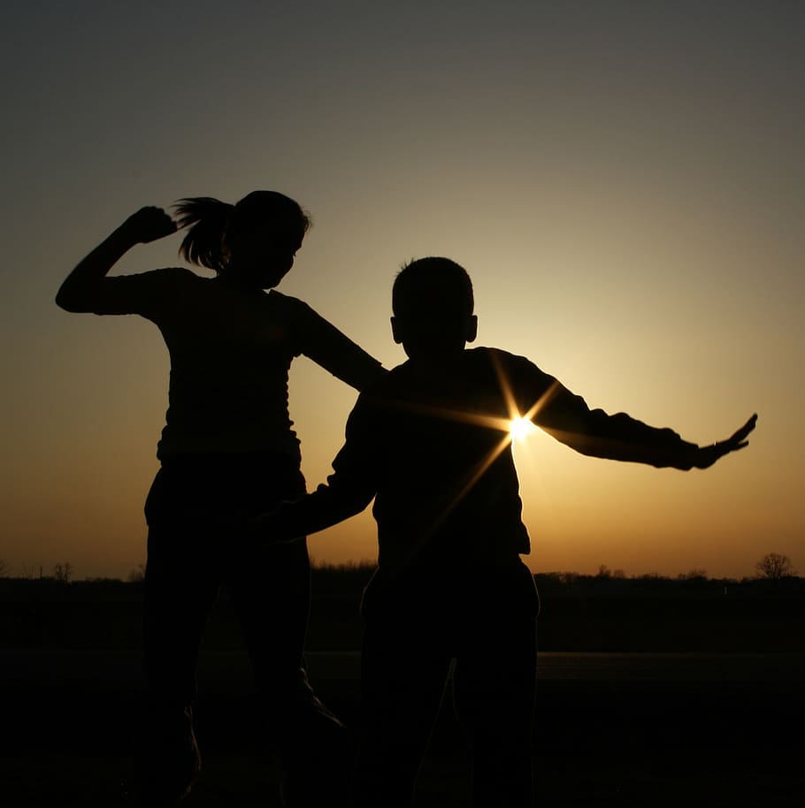 children, silhouettes, sunset, shadow, joy, fun, young, together HD wallpaper