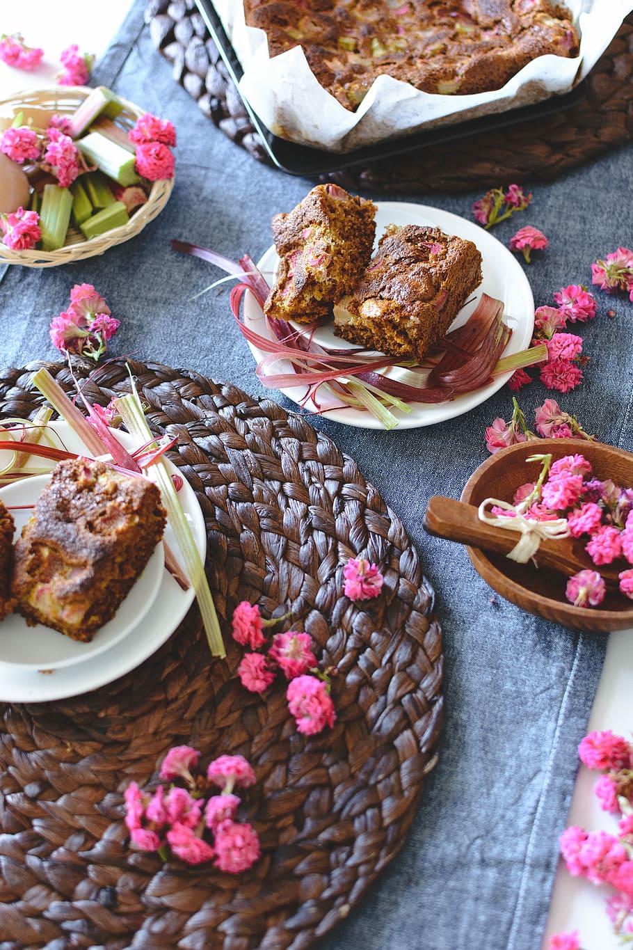 Homemade rhubarb cake, dessert, pastry, sweet, treat, food, gourmet HD wallpaper