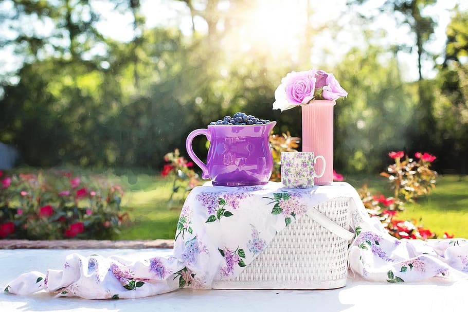 purple ceramic pitcher on white wicker picnic basket during daytime HD wallpaper