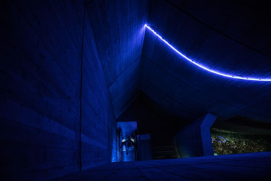 lighted concrete ceiling, wooden indoor structure with blue light HD wallpaper