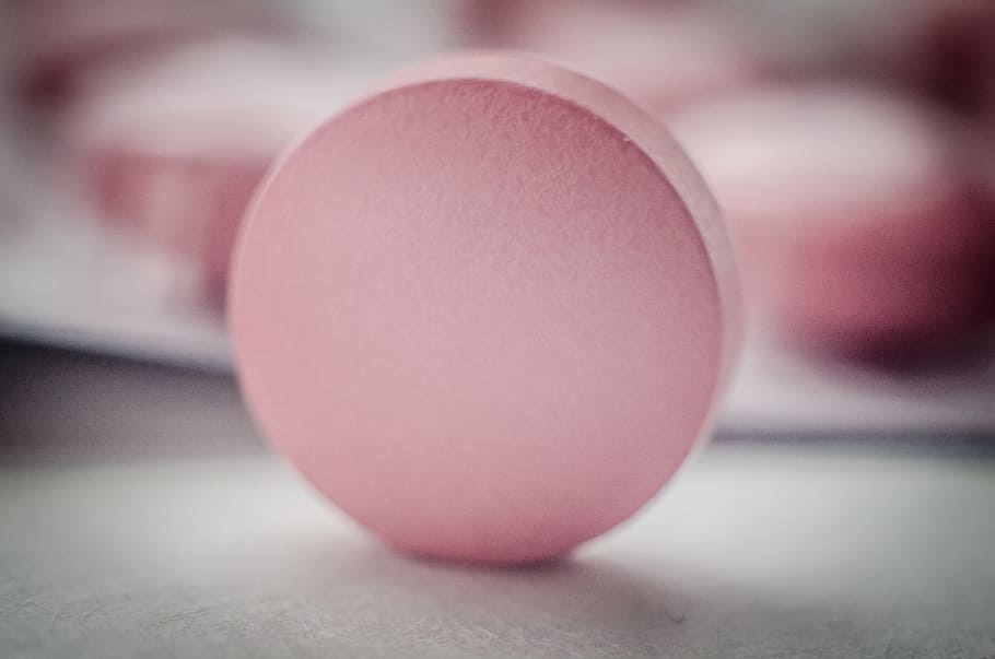 selective focus photography of round pink medicinal pill, medications HD wallpaper