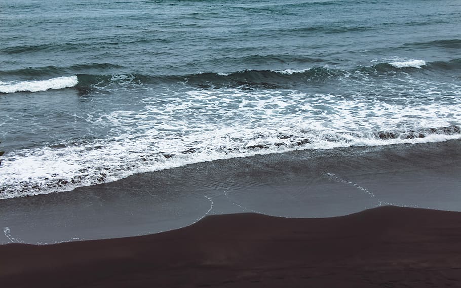 Minimal Beach Tones, ocean waves on seashore during daytime, coast, HD wallpaper