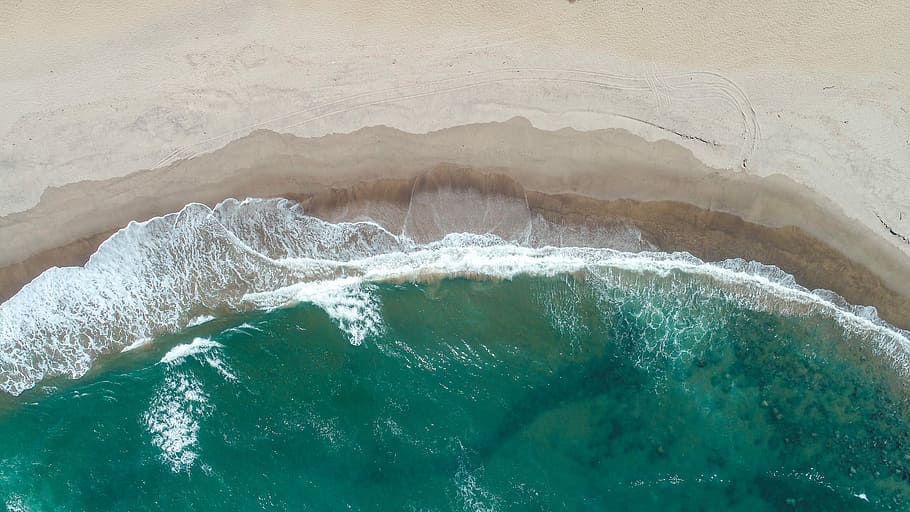 ocean waves hitting shore aerial photo, ocean waves at daytime aerial photography