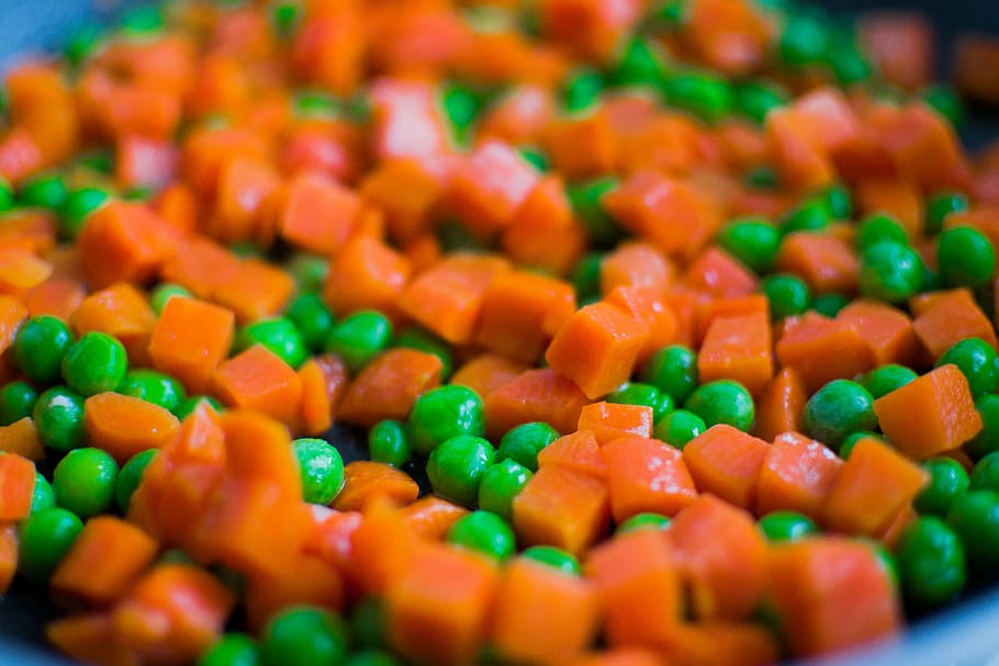 Carrots and peas, green, orange, vegetable, vegetables, candy, HD wallpaper