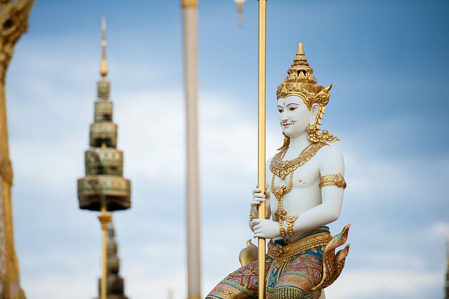 gold and brown Hindu statue during daytime, monument, temple HD wallpaper