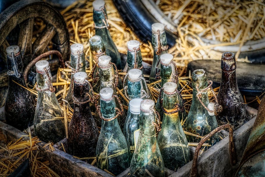 bottles, beer bottles, box, old, plop, snap lock, vintage, straw HD wallpaper
